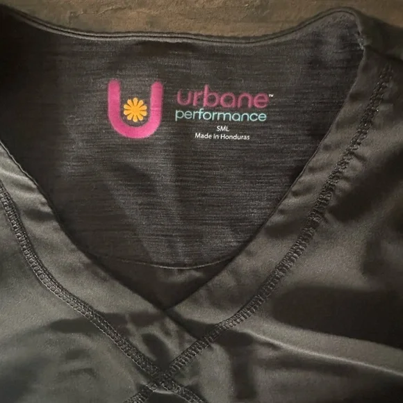 Black Urbane scrub top size small - Picture 2 of 2